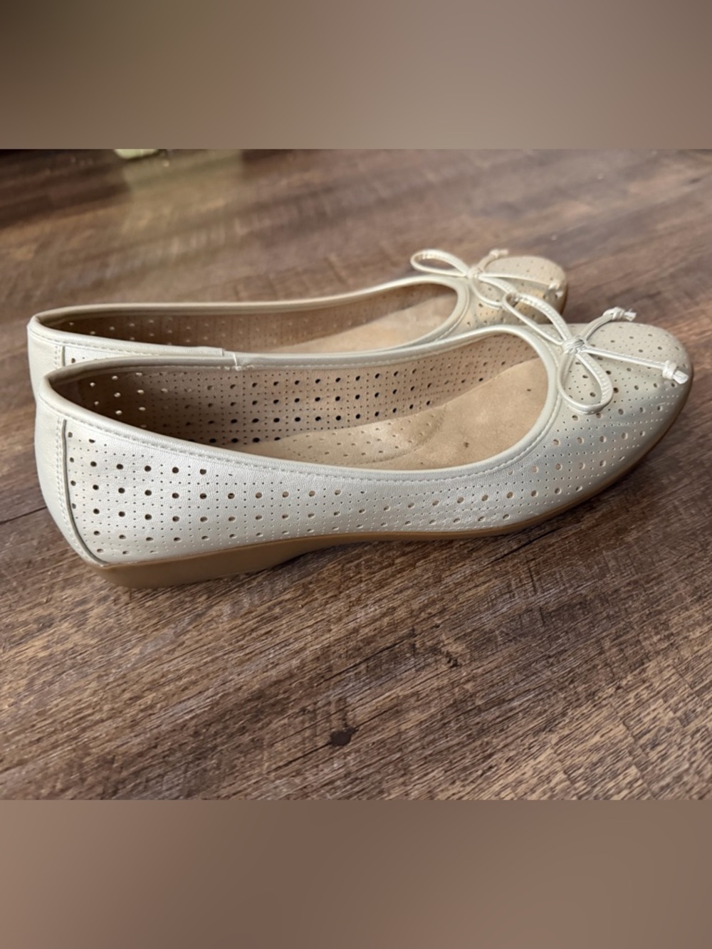 Cliffs by WHITE MOUNTAIN Cream Perforated Ballet Flats with Bow - Picture 3 of 6